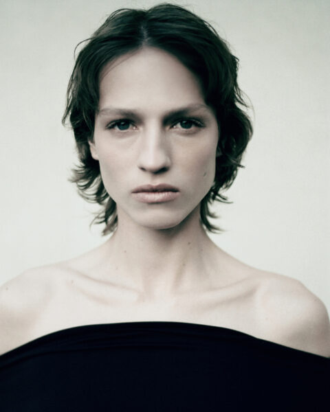 Portrait editorial photographed by Piotr Wlochyn